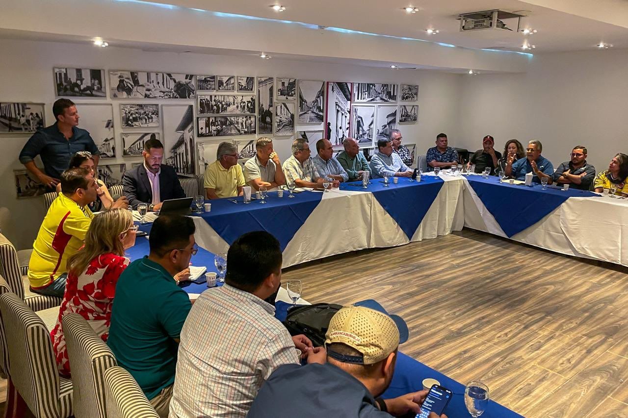 Alcaldes apoyan créditos para pavimentación de carreteras: Gobernador solicita entrega de aportes presupuestales