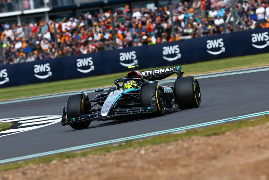 Grandes emociones en Silverstone: Hamilton triunfa con Mercedes