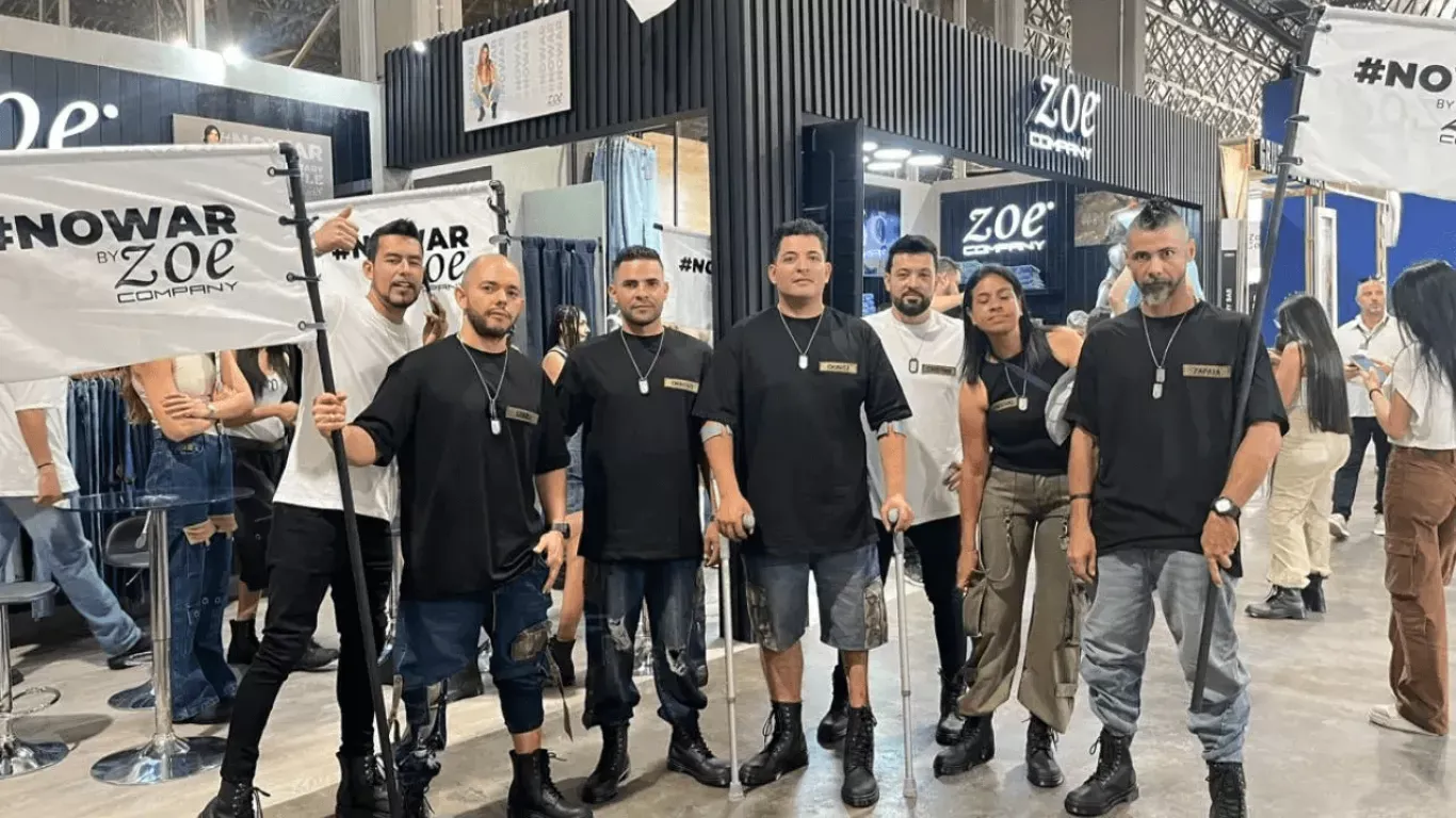 Exmilitares, excombatientes y víctimas del conflicto se unen para presentar una colección de ropa en Colombiamoda
