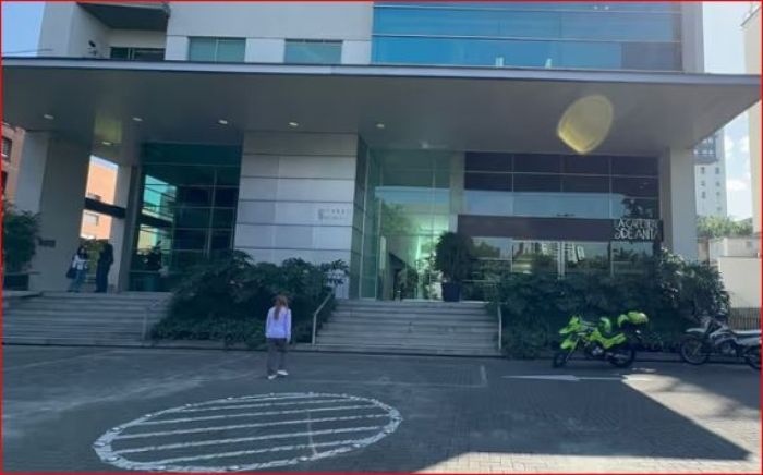 Vigilante pierde la vida tras caer por el hueco de un ascensor