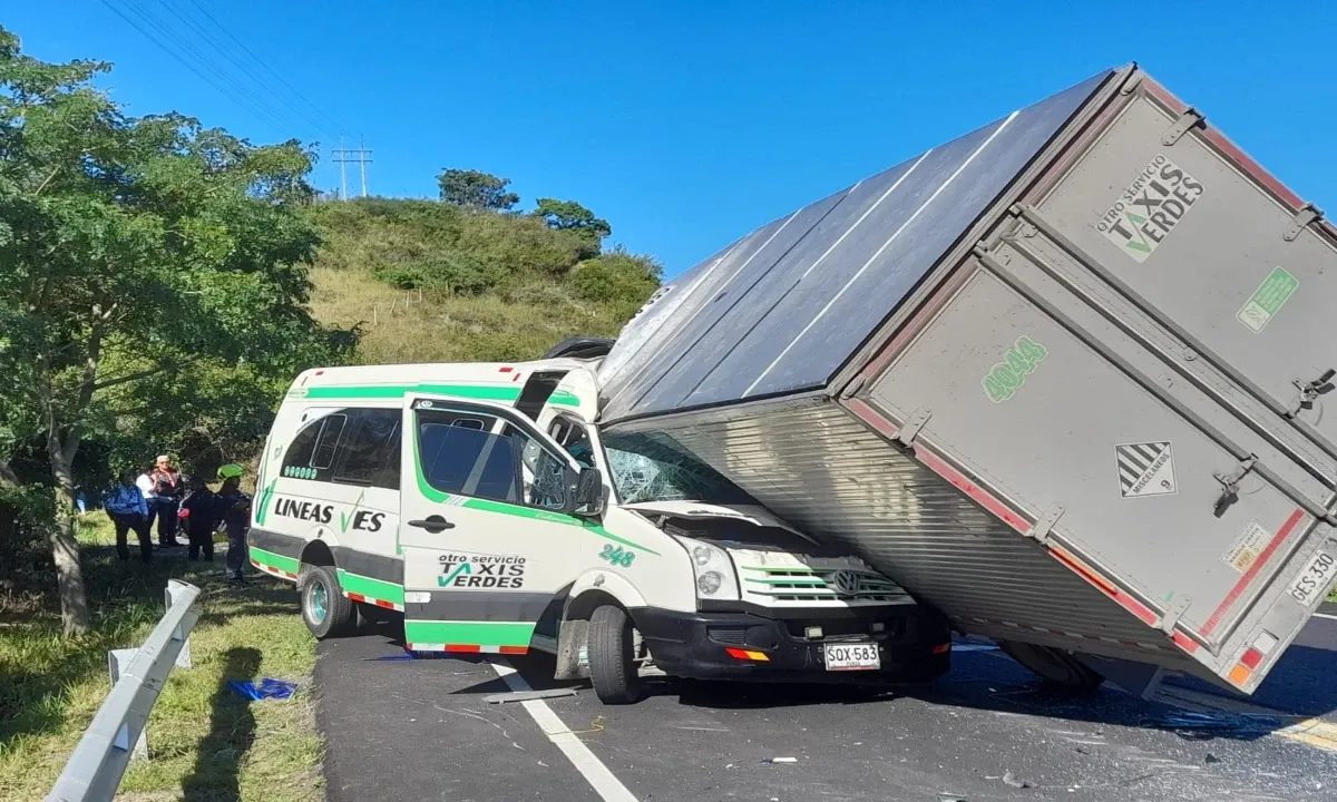 Trágico accidente de tránsito en carreteras del Huila deja una persona fallecida y nueve heridas