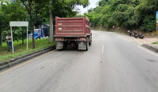 Golpe seco contra una volqueta acabó con tragedia al Norte de Bucaramanga