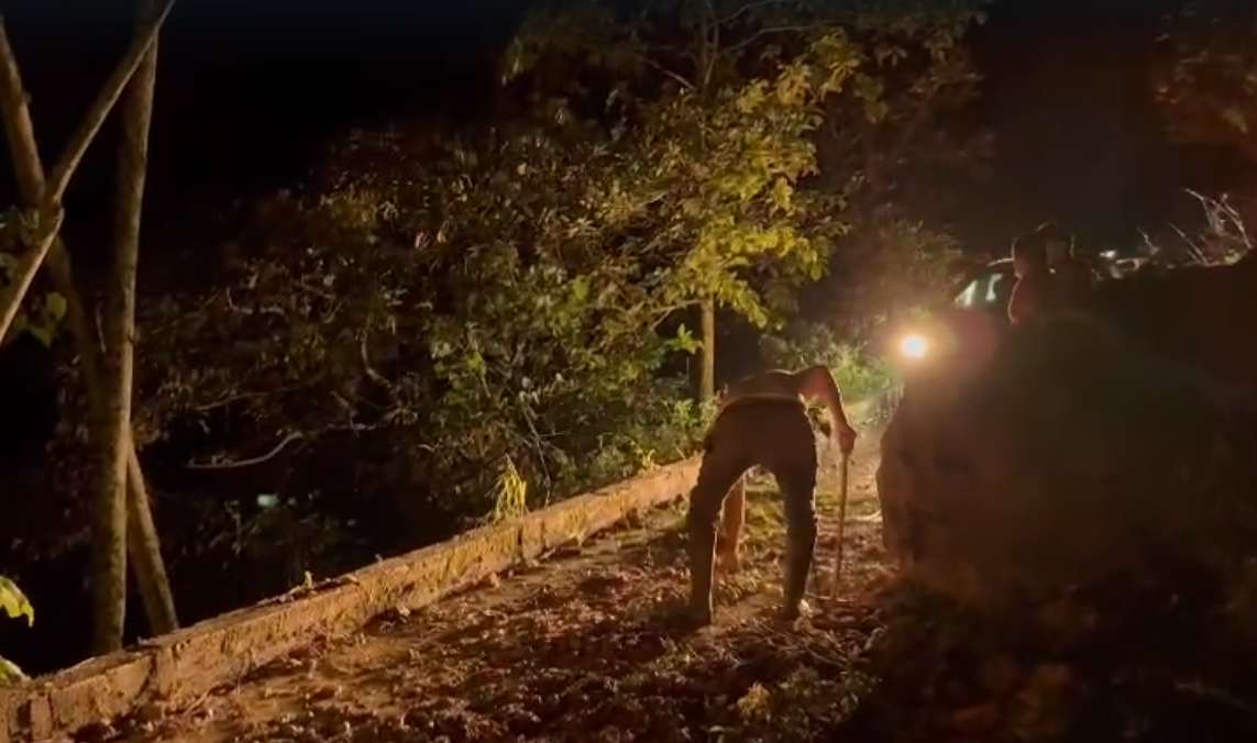 VIDEO. Emergencia en Guadalupe: Caída de rocas interrumpe vía hacia Oiba