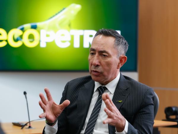 Presidente de Ecopetrol confirma disponibilidad de combustible para aviones