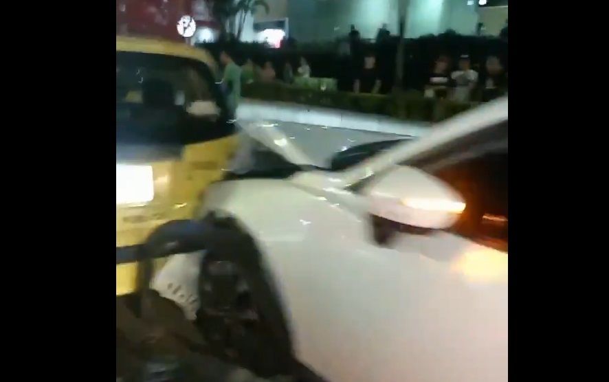 (VIDEO) Bumanguesa en presunto estado de beodez jugó piquis con su carro: protagonizó choque múltiple con cinco vehículos afectados