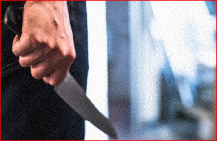 Expareja asesina a mujer a puñaladas en plena vía pública