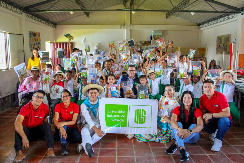 UIS fortalece la educación en Chipatá con entrega de equipos y mobiliario