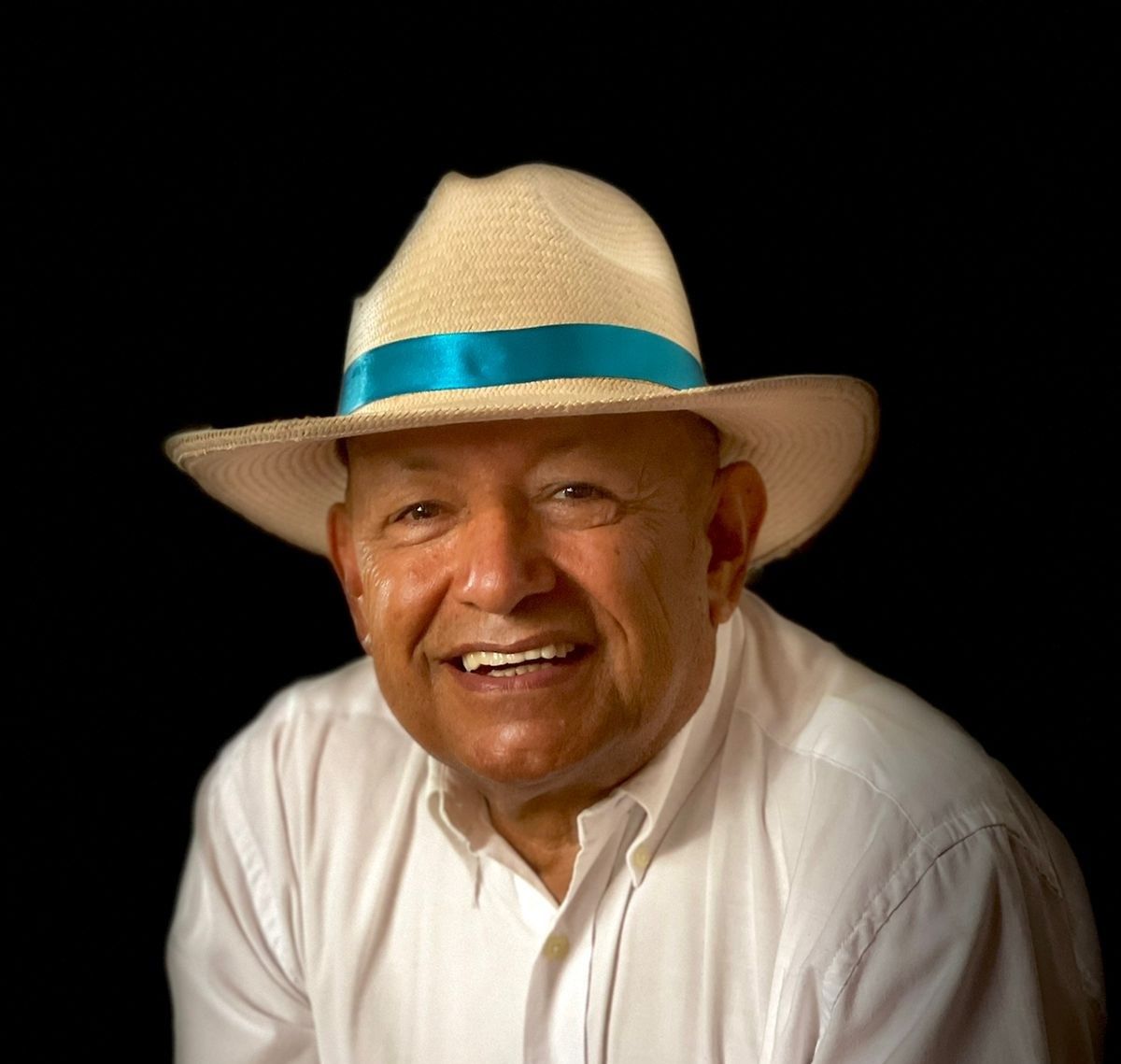 Nauro Torres compite en la Feria del Libro Uteista