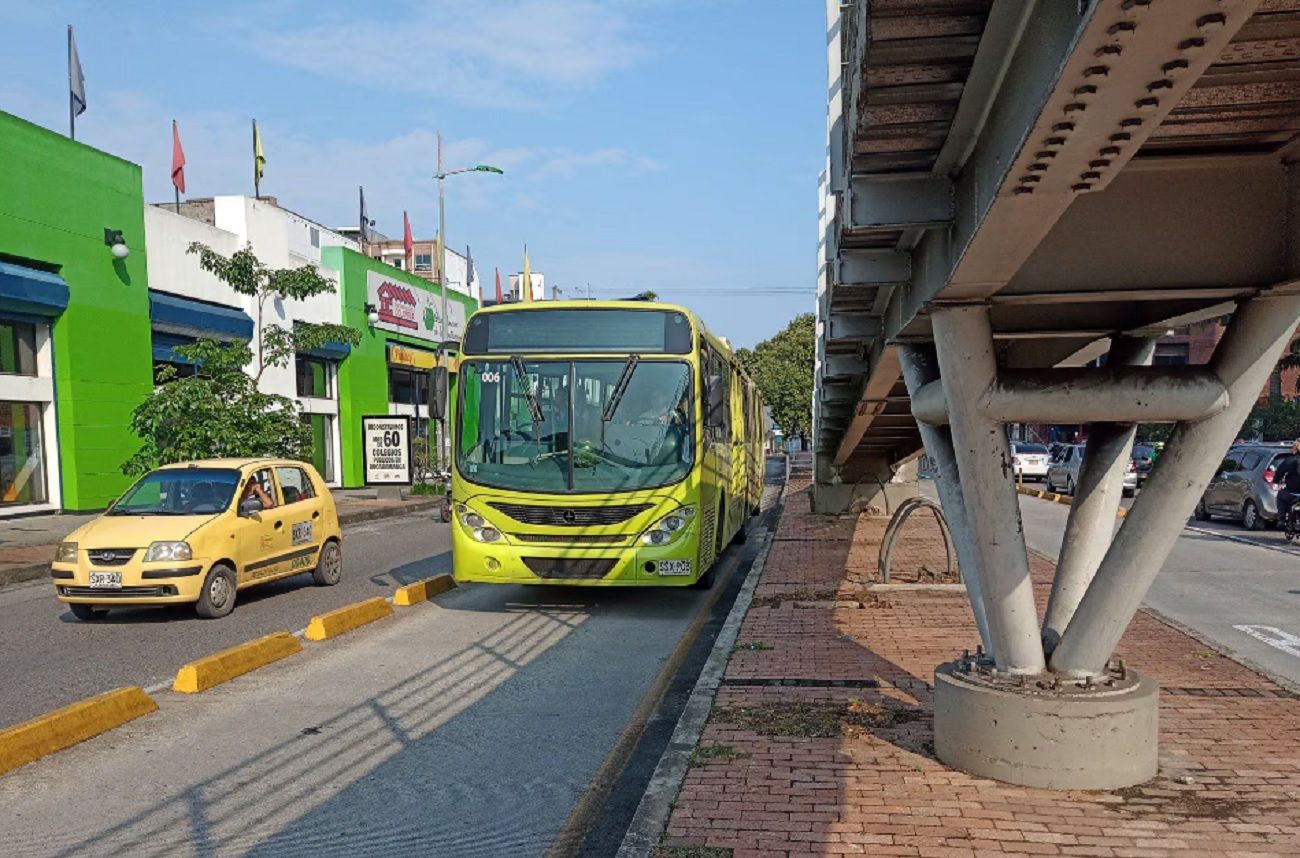 Vuelve la intensión de encontrarle un salvavidas a Metrolínea con reunión en el Ministerio del Transporte
