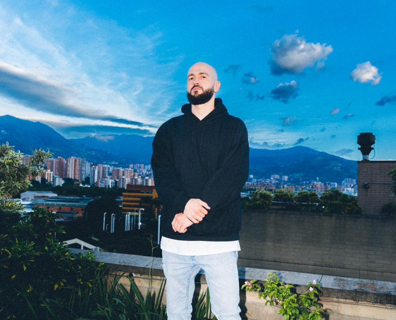 Juan Sinatra presenta su nueva canción