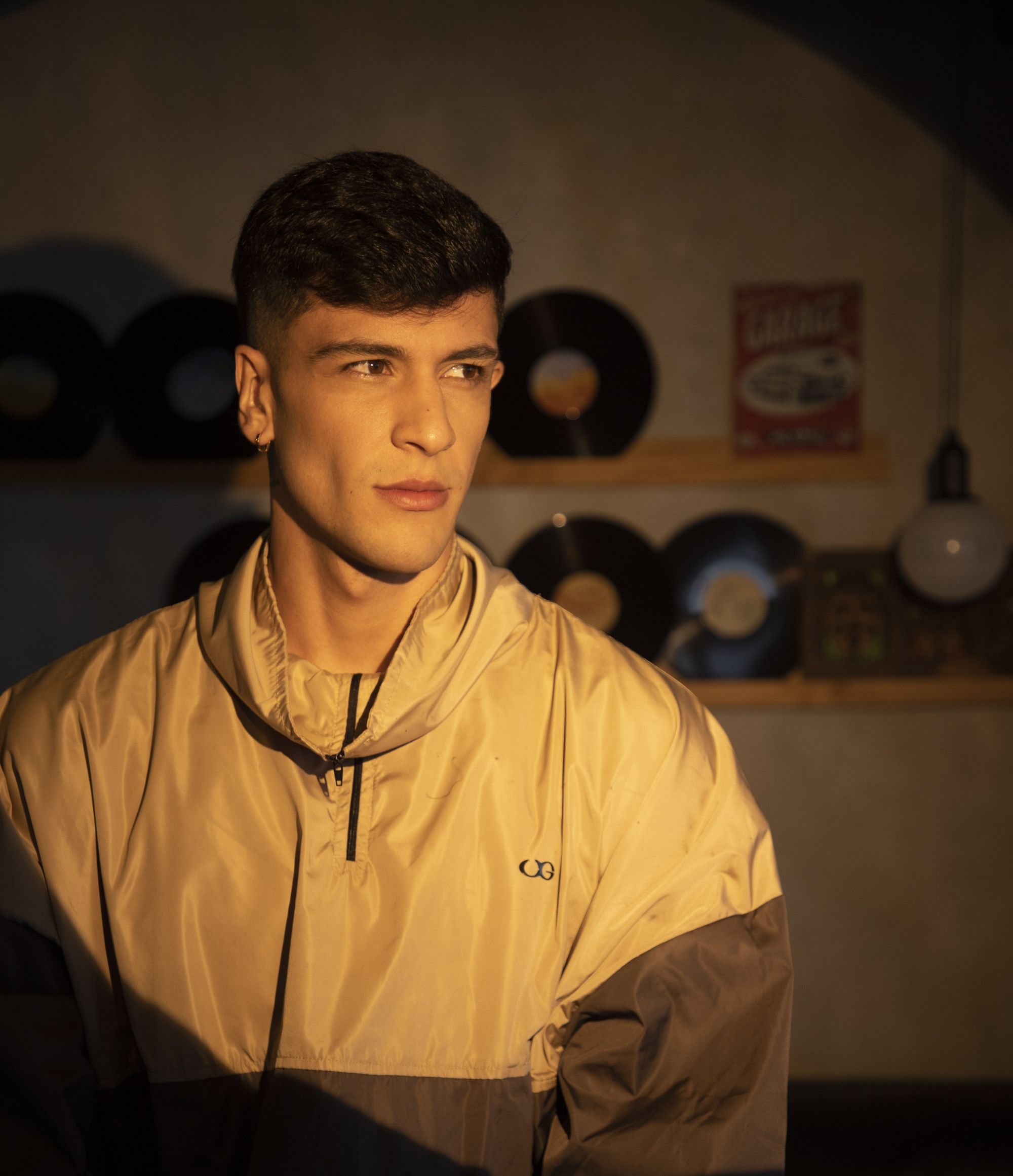 Emil presenta su nueva canción “Piola De Flow”