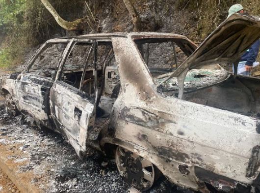 Criminales quemaron el carro de un comerciante en Lebrija