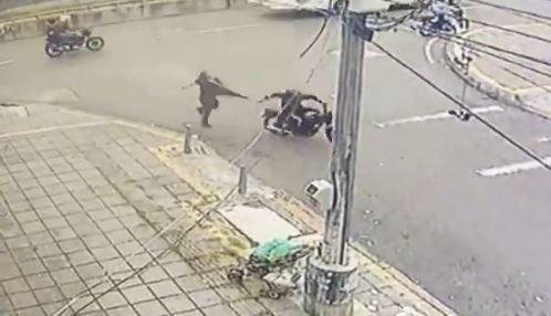 'Motoladrón' atacó a plena luz del día en la Carrera 27