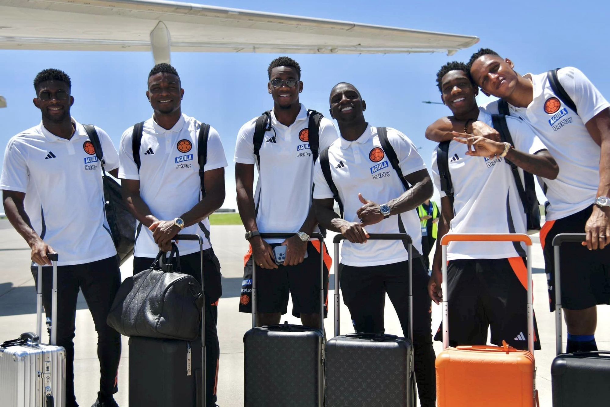 Selección Colombia viaja a Lima para enfrentar a Perú