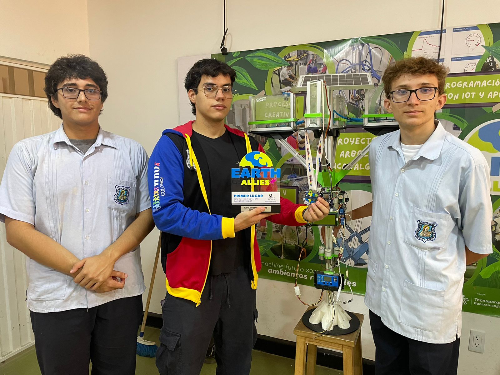 Estudiantes crean biorreactor y buscan apoyo para viajar a Turquía