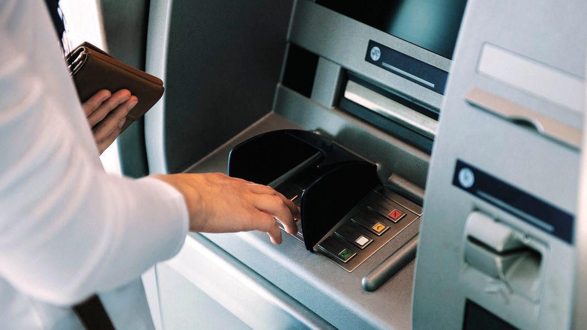 Nueva estafa en cajeros automáticos que utiliza celulares android