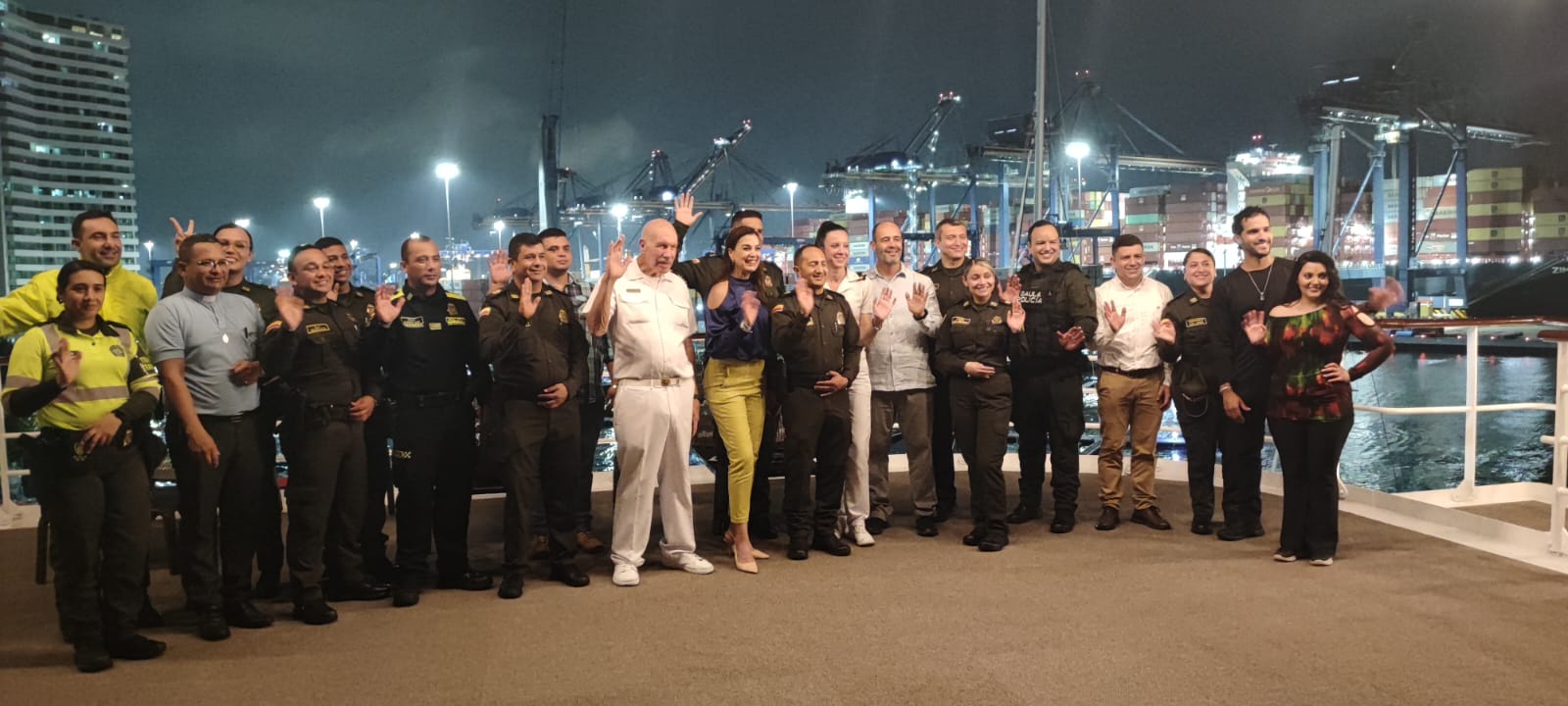 El Crucero Freewinds y la Policía de Bolívar en un viaje de honor y compromiso