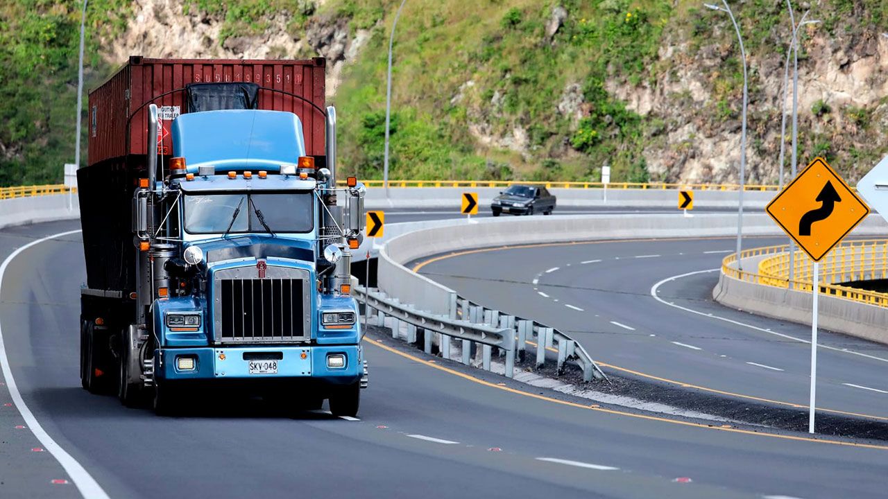 Investigan a empresas de transporte de carga por violaciones al Sistema de Costos Eficientes
