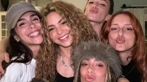 Shakira y algunas celebridades se reúnen para celebrar la soltería