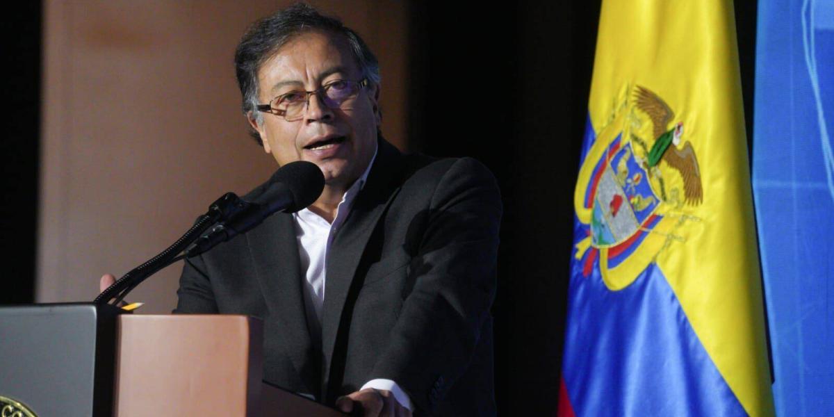 Gustavo Petro visita a soldados heridos tras ataque del ELN en Arauca