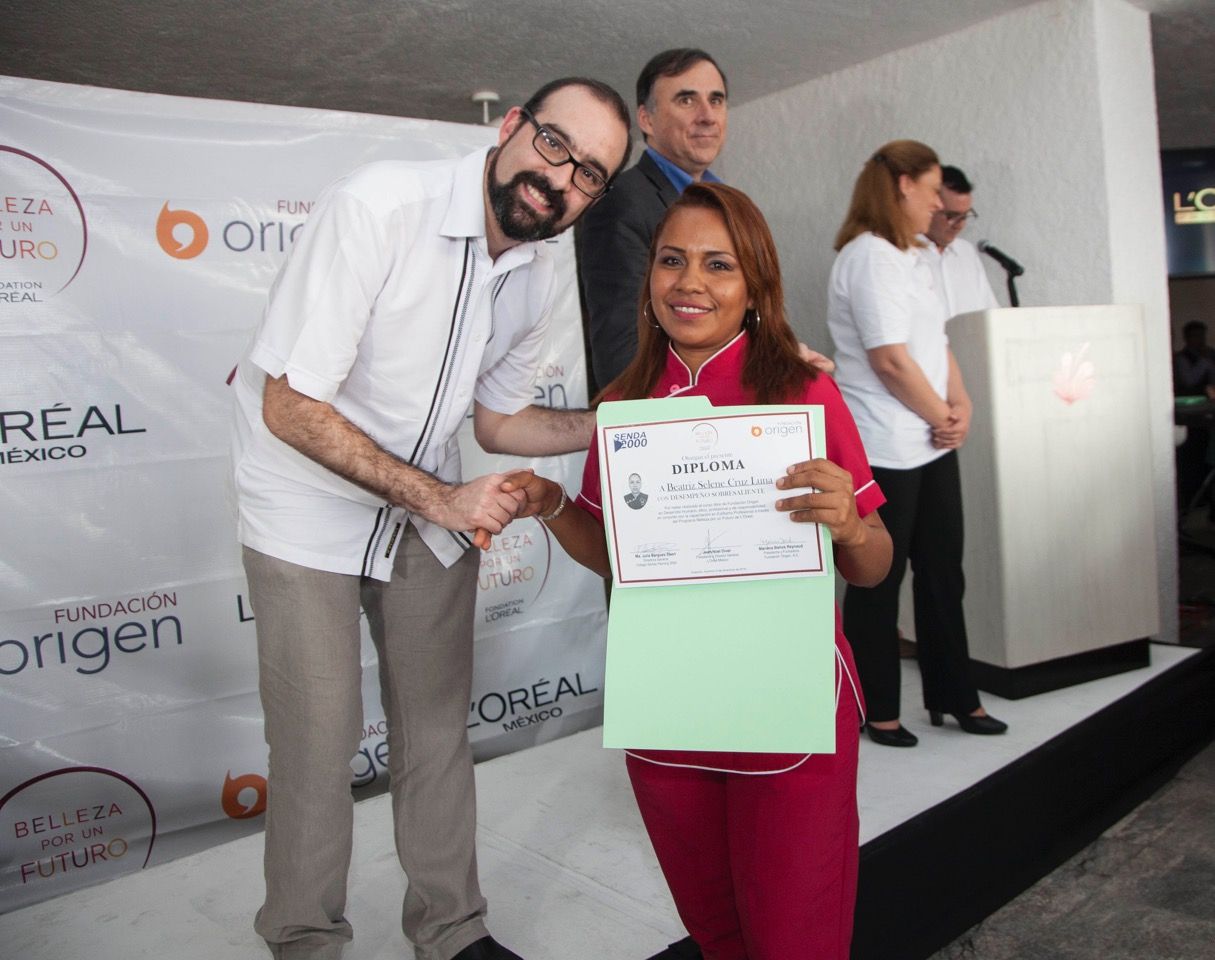 Bucaramanga celebra la primera graduación de Belleza por un Futuro con 96 nuevas vidas transformadas