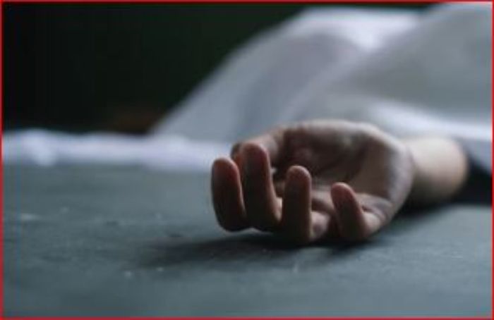 Hallan sin vida a una mujer en quebrada y se investiga presunto estrangulamiento