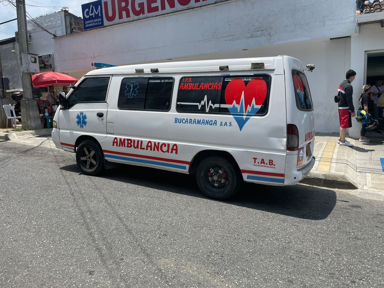 Conductor de ambulancia en Bucaramanga intentó huir a operativo de control: hallaron varias irregularidades