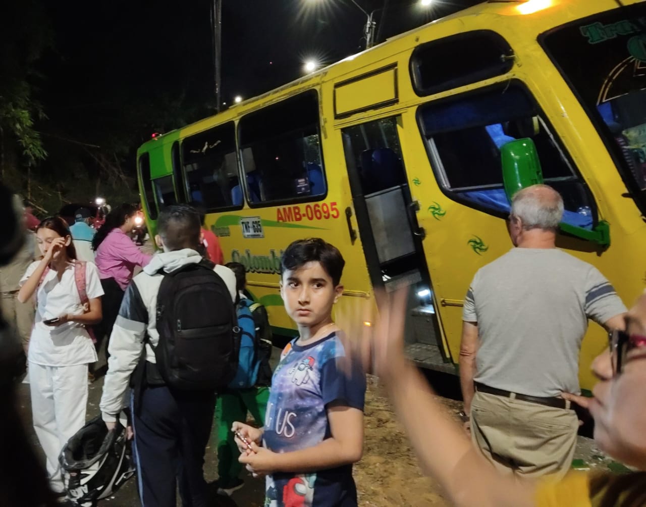 VIDEO: Falla mecánica en un bus estuvo a punto de generar una tragedia en Bucaramanga