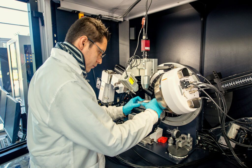 UIS albergará eventos clave en cristalografía y análisis de materiales