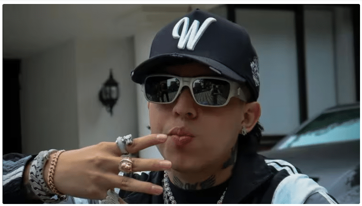 El influencer colombiano que se quedó fuera de El Salvador por criticar a sus mujeres