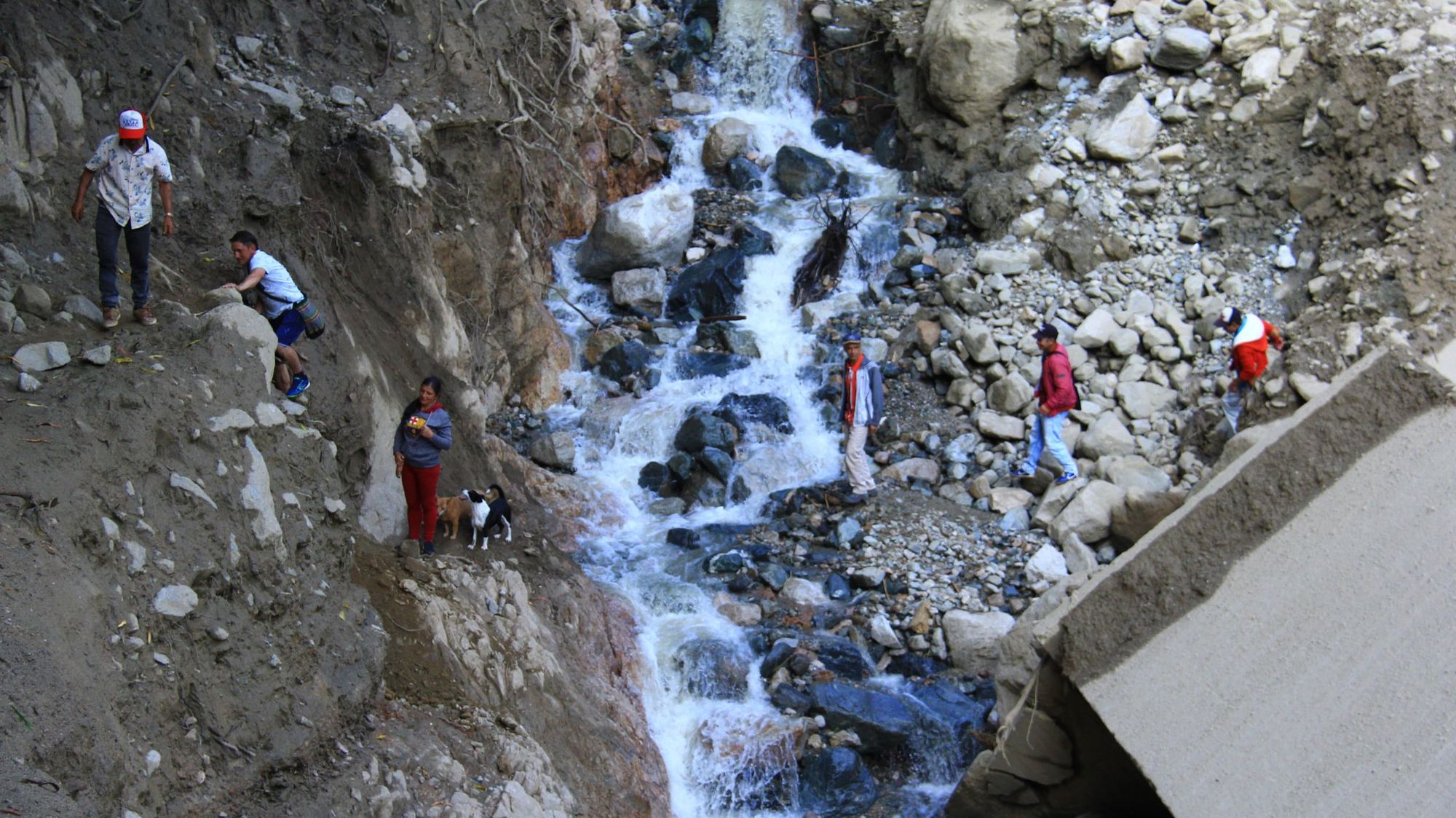 Fuerte aguacero en Guaca dejó a 18 familias incomunicadas