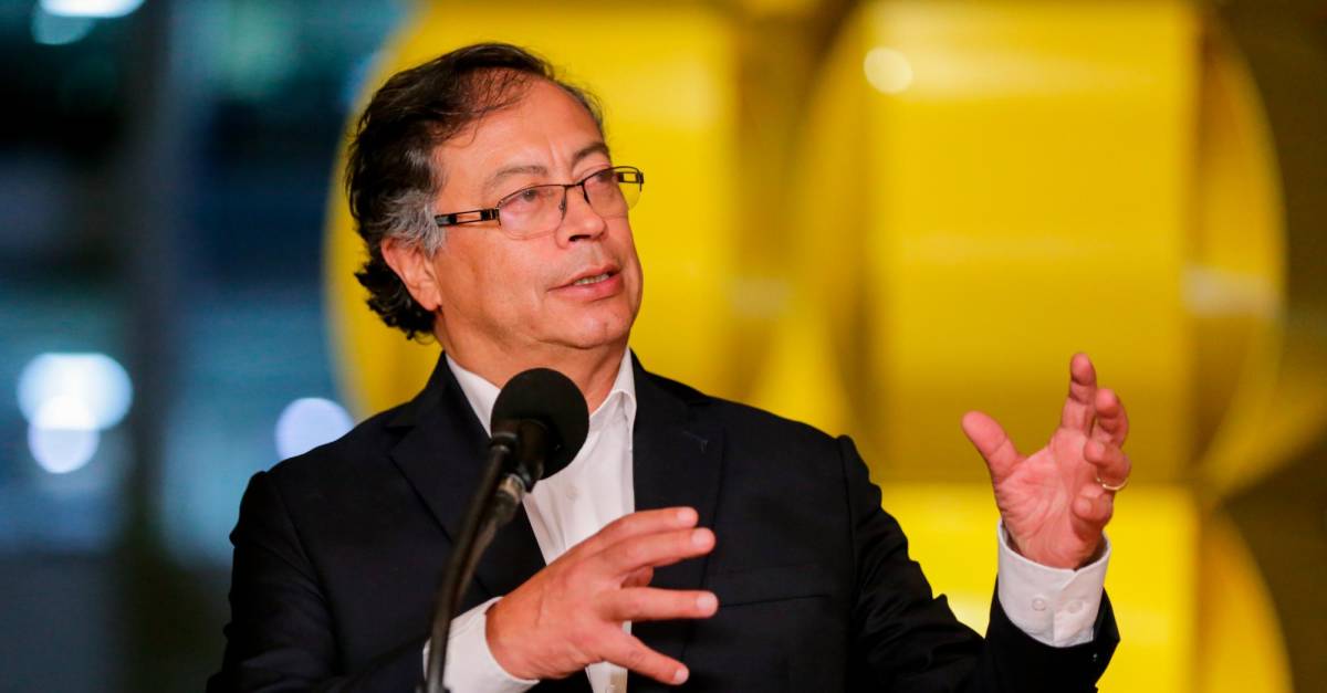 Petro insiste en reforma tributaria y advierte de recortes al gasto público