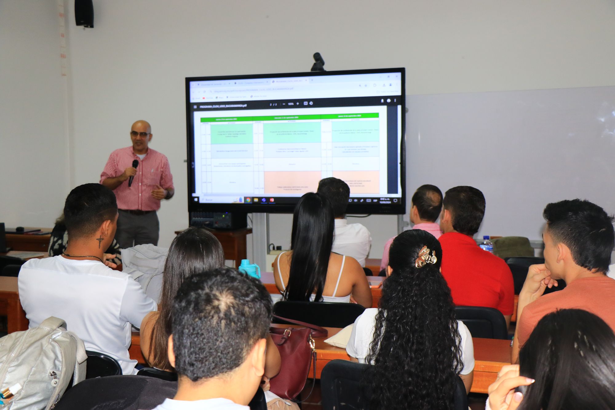Jóvenes colombianos sobresalen en el Congreso Internacional de Logística 2024