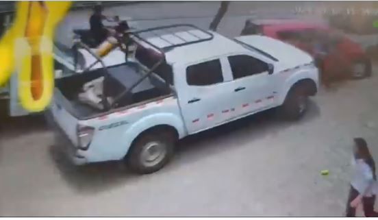 Aparatoso accidente dejó dos heridos en El Rocío