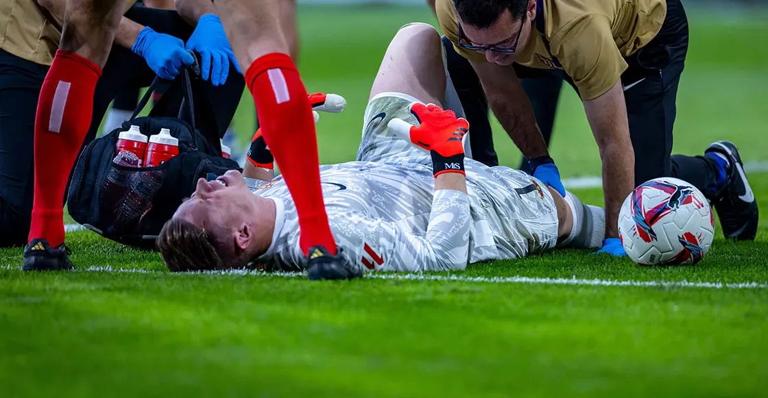 Portero Ter Stegen será operado de la rodilla