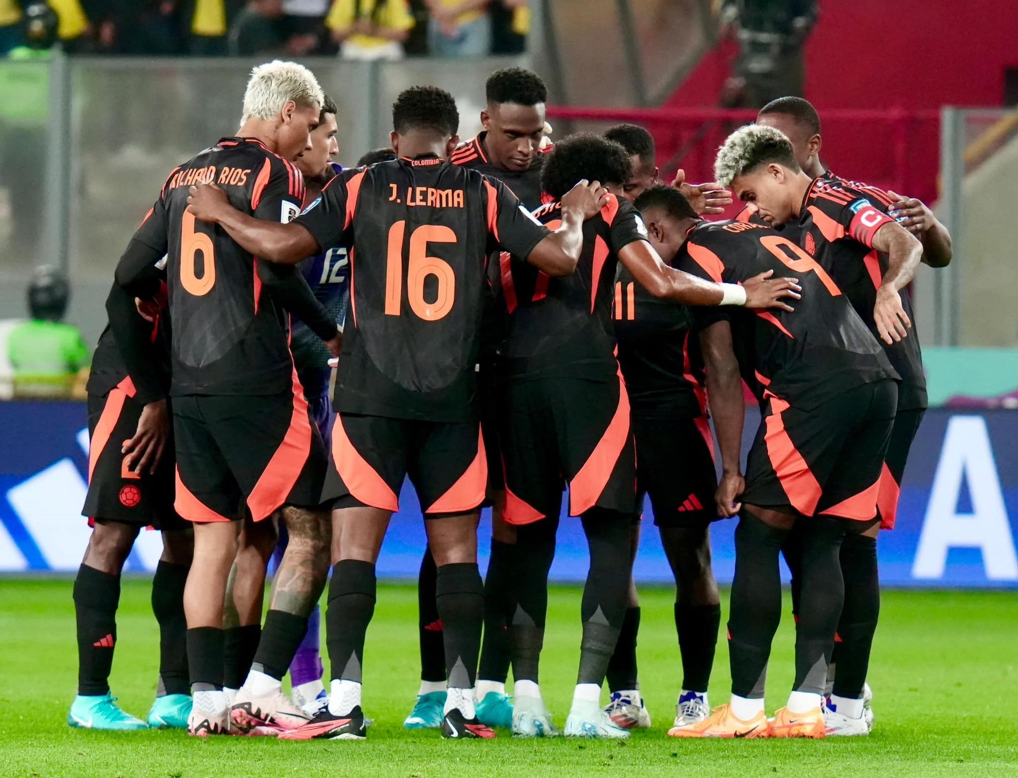 Colombia entrena con el grupo completo en Cochabamba