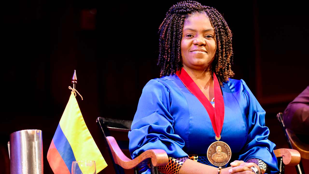 Francia Márquez clama por paz global en homenaje en Harvard