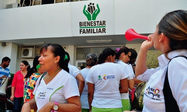 Madres comunitarias exigen pagos y garantías laborales