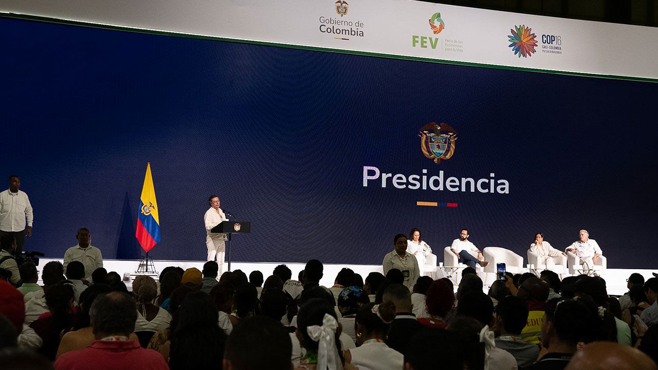 Petro invitó a la inversión extranjera a desarrollar energías limpias en Colombia