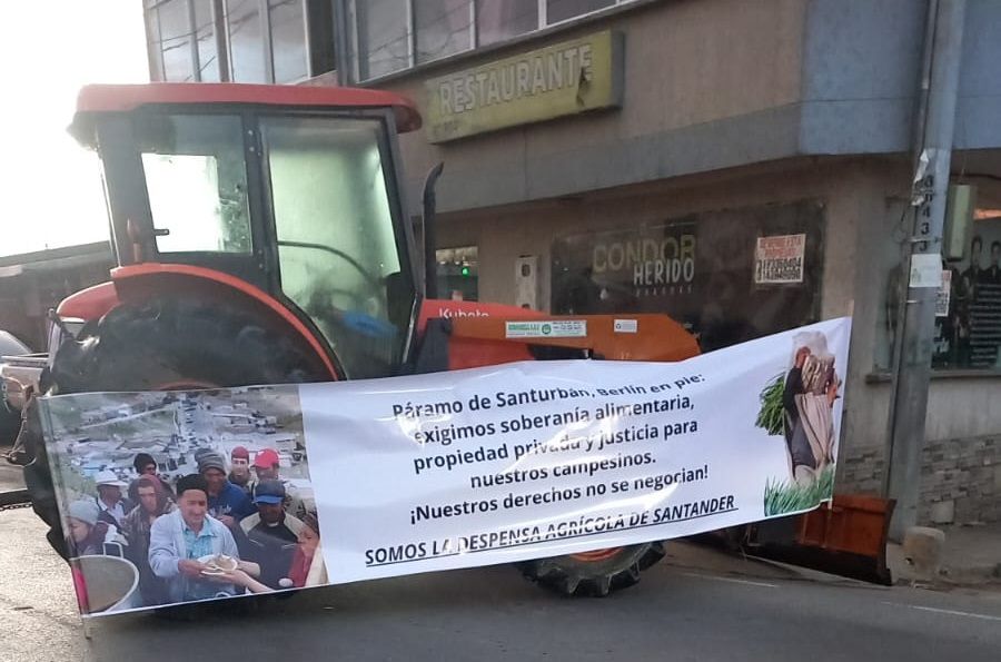 Con bloqueos campesinos de Santander protestan contra decreto que impone reserva forestal sobre sus tierras