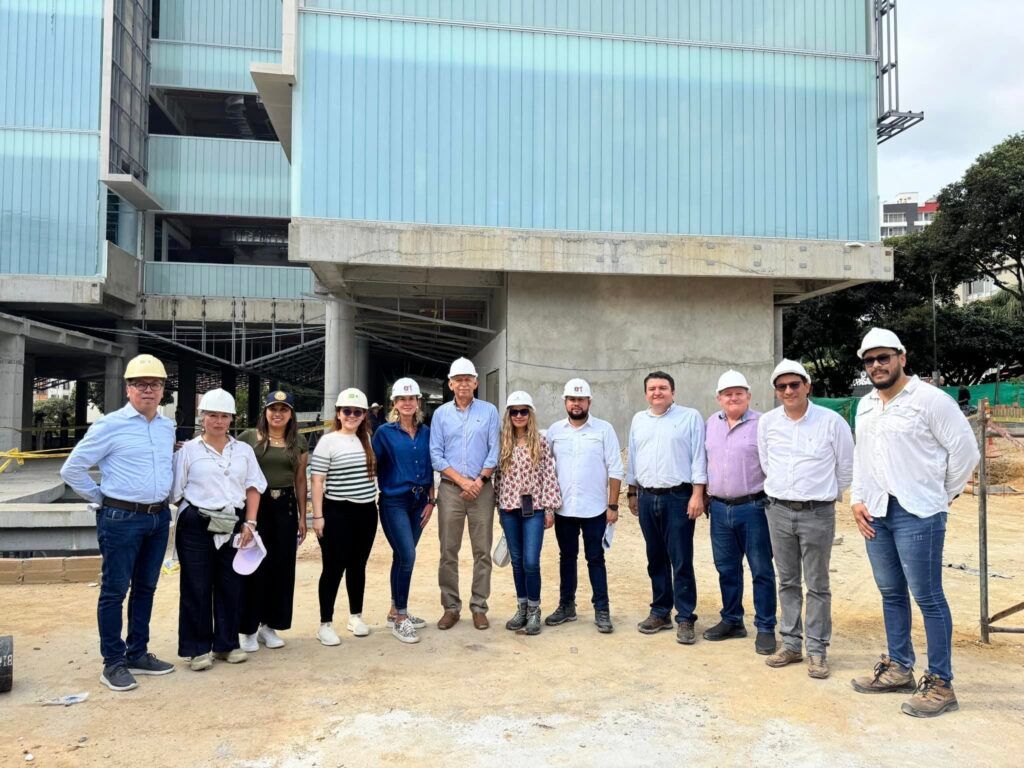 Gerente de ENTerritorio visita obras en la Facultad de Salud de la UIS