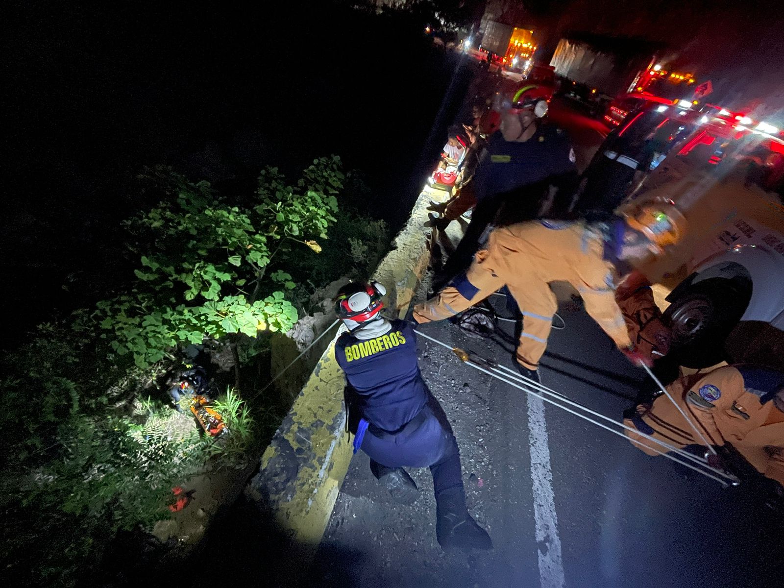 En recuperación joven que cayó 30 metros en el sector de Pescadero