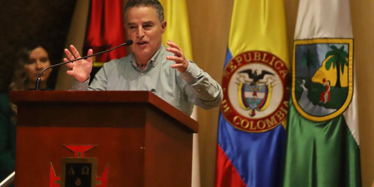 Gobernador de Antioquia alerta sobre reclutamiento de menores por el Clan del Golfo