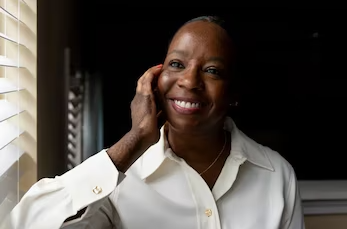 Innovador tratamiento con placenta humana restaura el rostro de una mujer en EE.UU