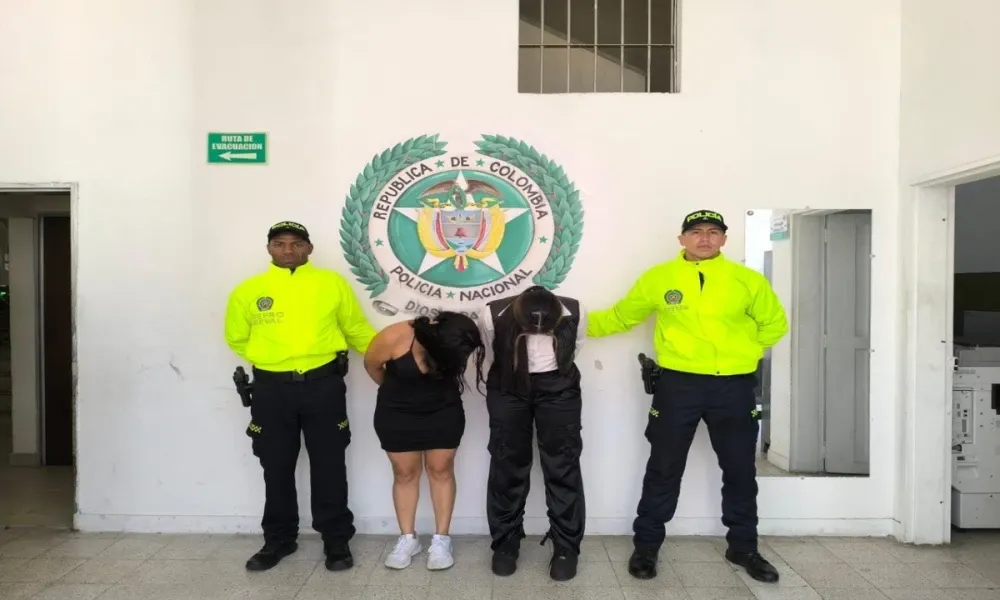 Capturan a dos mujeres en Medellín por robar a turistas