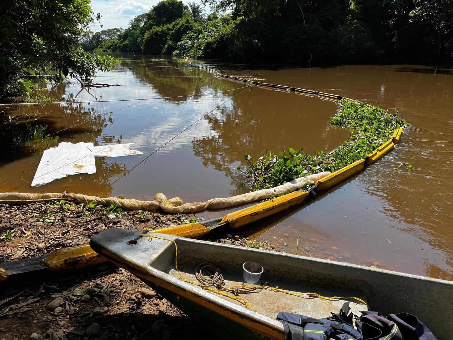 Alcaldía de Barrancabermeja atiende emergencia ambiental tras derrame de crudo en El Llanito