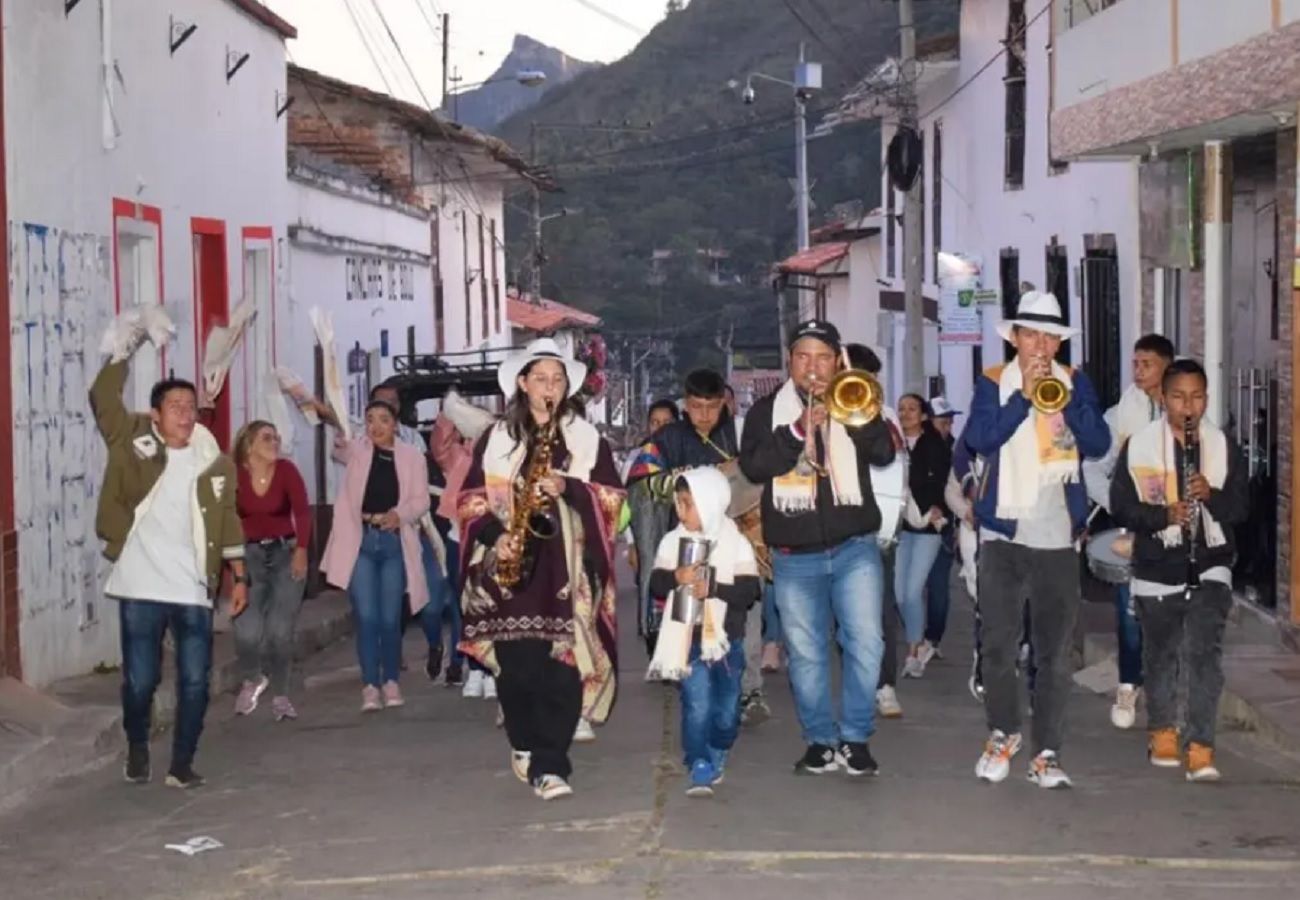 Santander se viste de fiesta en puente festivo que atrae a miles de visitantes