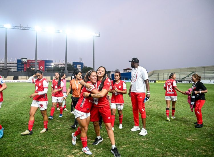 Rugen las leonas de Santa Fe y avanzan a semifinales de la Libertadores Femenina