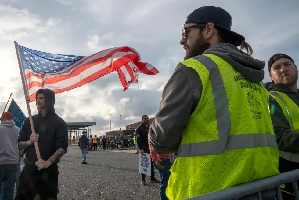Acuerdo de estibadores en EE. UU. suspende huelga hasta enero