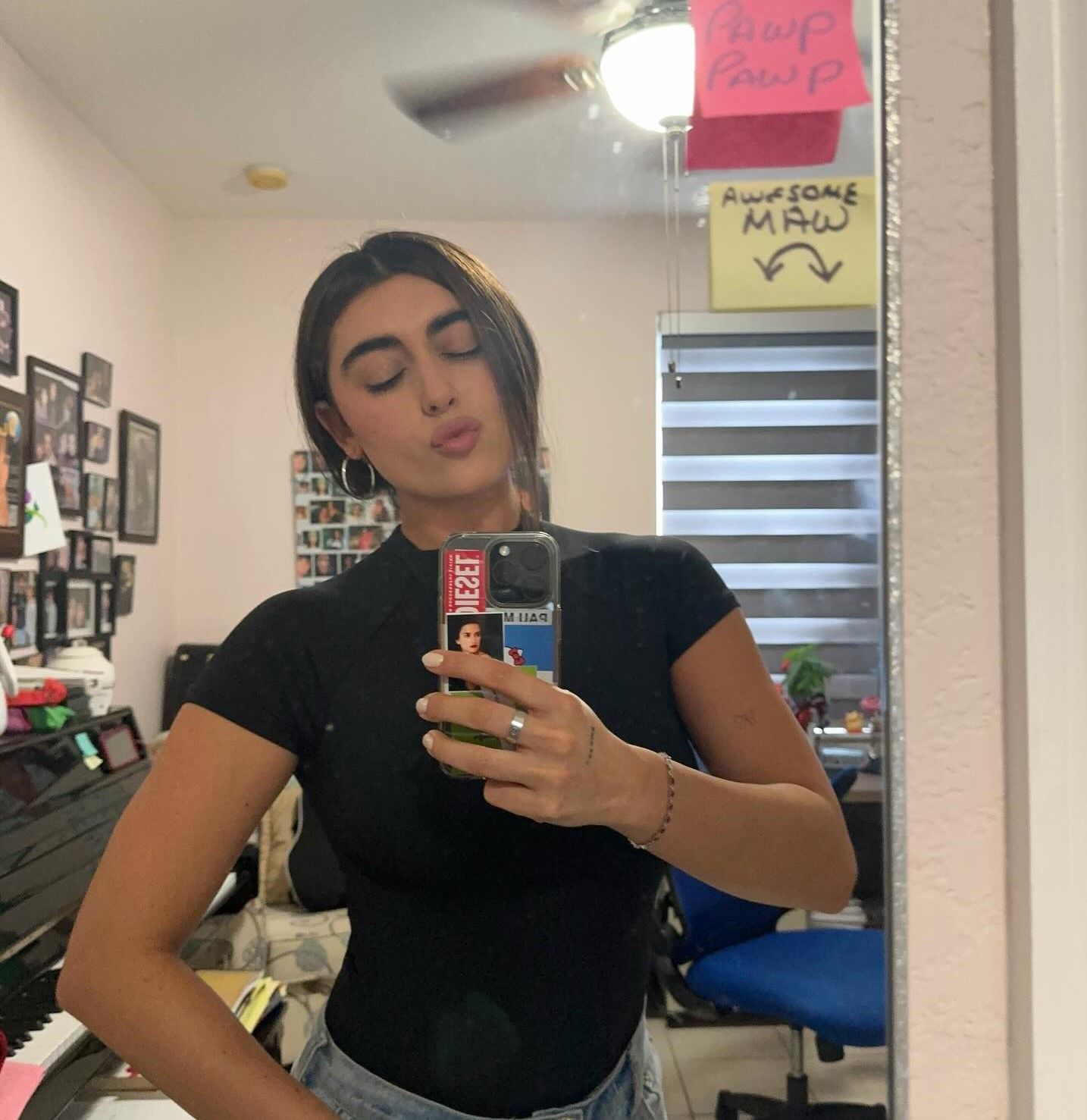 Dedicatoria a los amores de revista de Pau Mor